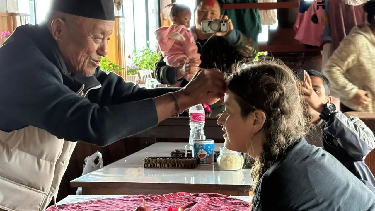 घोडेपानीमा पर्यटकले पनि मनाए दसैं