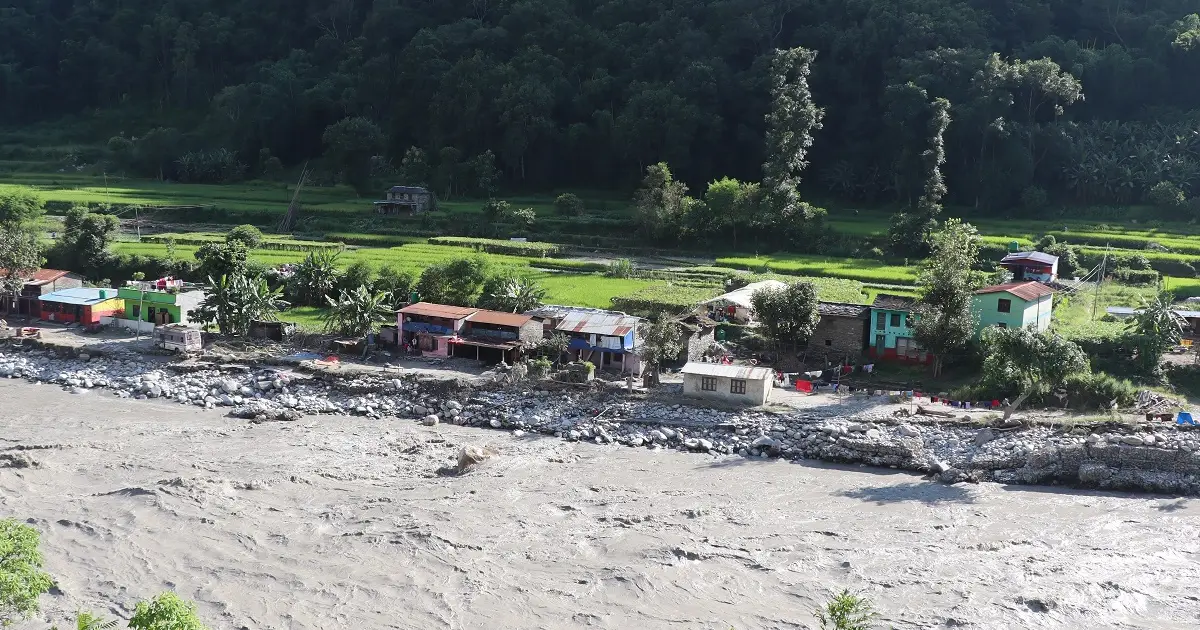कालीगण्डकीको बाढीले घर डुबाएपछि म्याग्दीको आनन्दबगरवासीलाई थातथलो छाड्ने चिन्ता