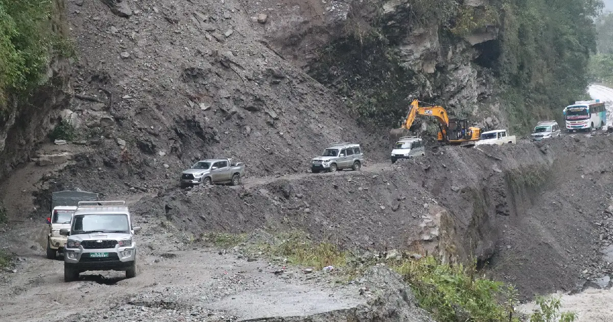 बेनी-जोमसोममा अस्थायी मार्ग खुल्यो, तर घण्टौँ जाम र सास्ती कायमै