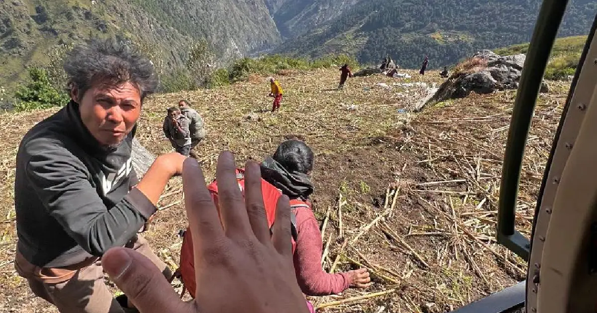 बूढीगण्डकी बाढी : गोरखाबाट हेलिकोप्टरमार्फत विदेशी नागरिकसहित २७ जनाको उद्धार