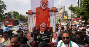 मुख्य निर्वाचन आयुक्तको राजीनामा माग्दै ‘कक्रोच’ आन्दोलनद्वारा प्रदर्शनको घोषणा