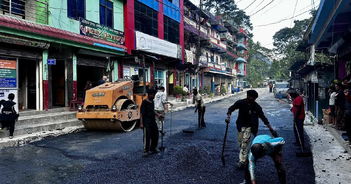 सडक पुगेको २० वर्षपछि म्याग्दीको दरवाङमा कालोपत्र