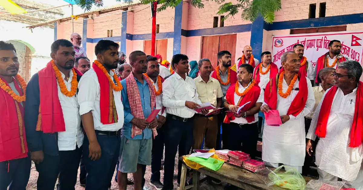 नापजाँच सकिएको ११ वर्षपछि धनुषाका २३३ परिवारले पाए लालपुर्जा