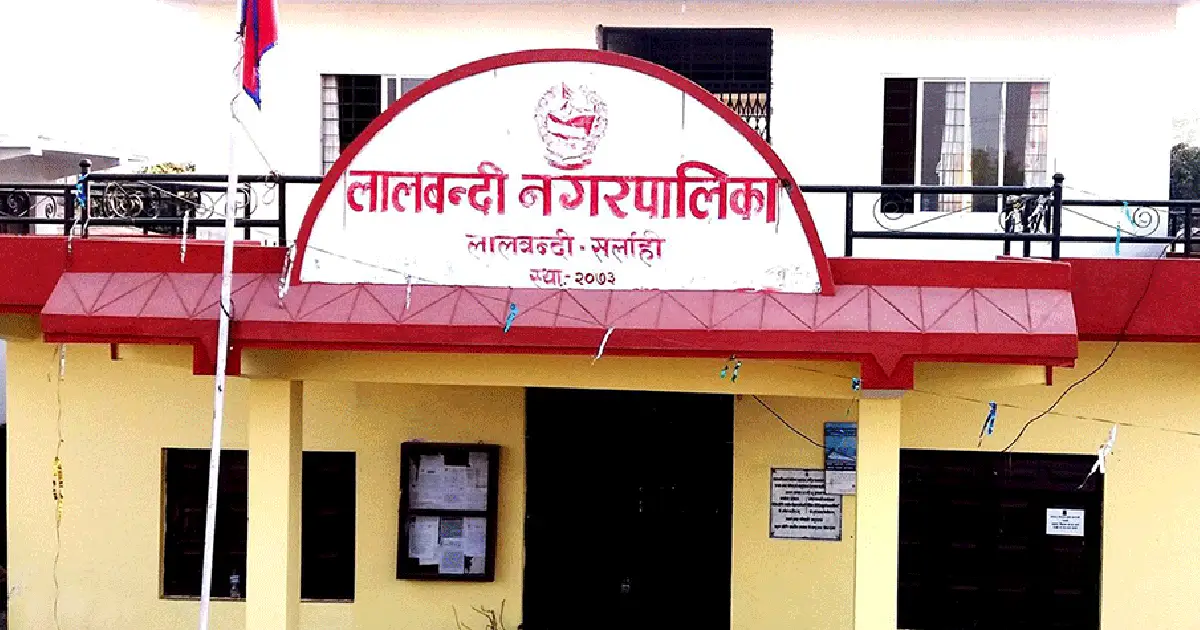 लालबन्दीमा ऋण लिएर बनाएको करोडौँको व्यापारिक भवन अलपत्र, नागरिकको करबाट तिर्दैछ ऋणको किस्ता