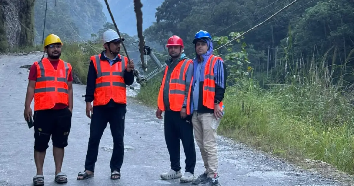 बाढीपहिरोबाट क्षतिग्रस्त म्याग्दी र मुस्ताङको विद्युत आपूर्ति सुचारु गर्न प्रसारण लाइन मर्मत सुरु