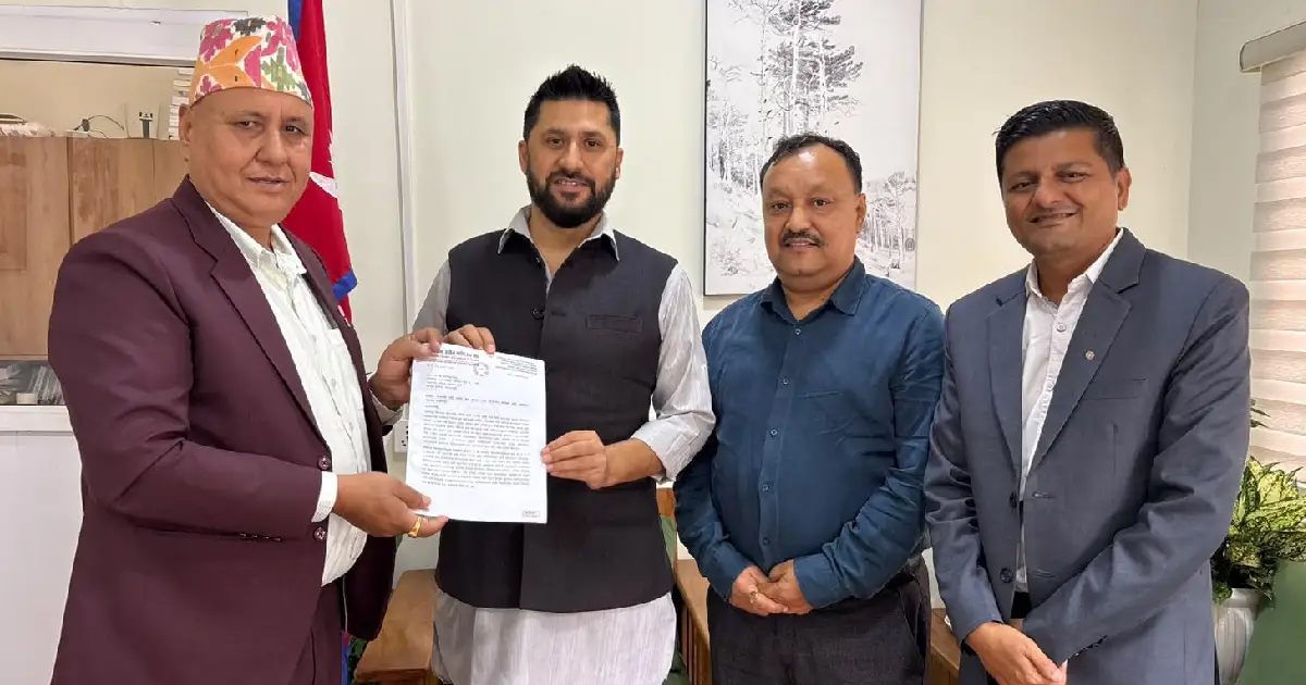 नारायणगढ बजार जोगाउन उद्योगी व्यवसायीद्वारा सभापति रवि लामिछानेको ध्यानाकर्षण