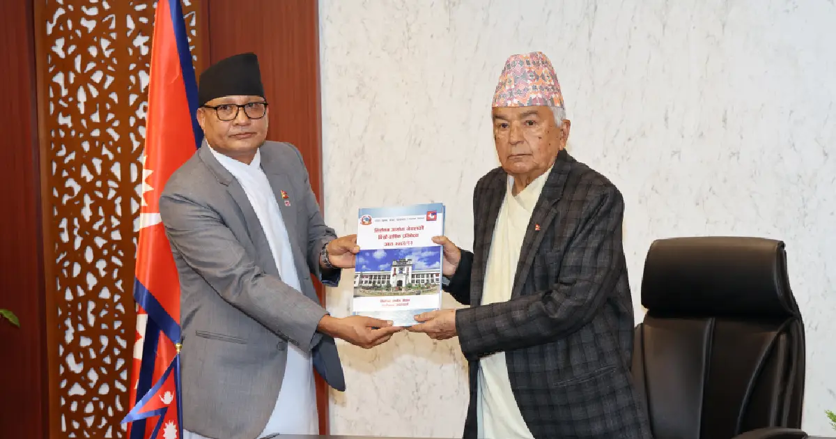 निर्वाचन आयोगको वार्षिक प्रतिवेदन राष्ट्रपतिसमक्ष पेश