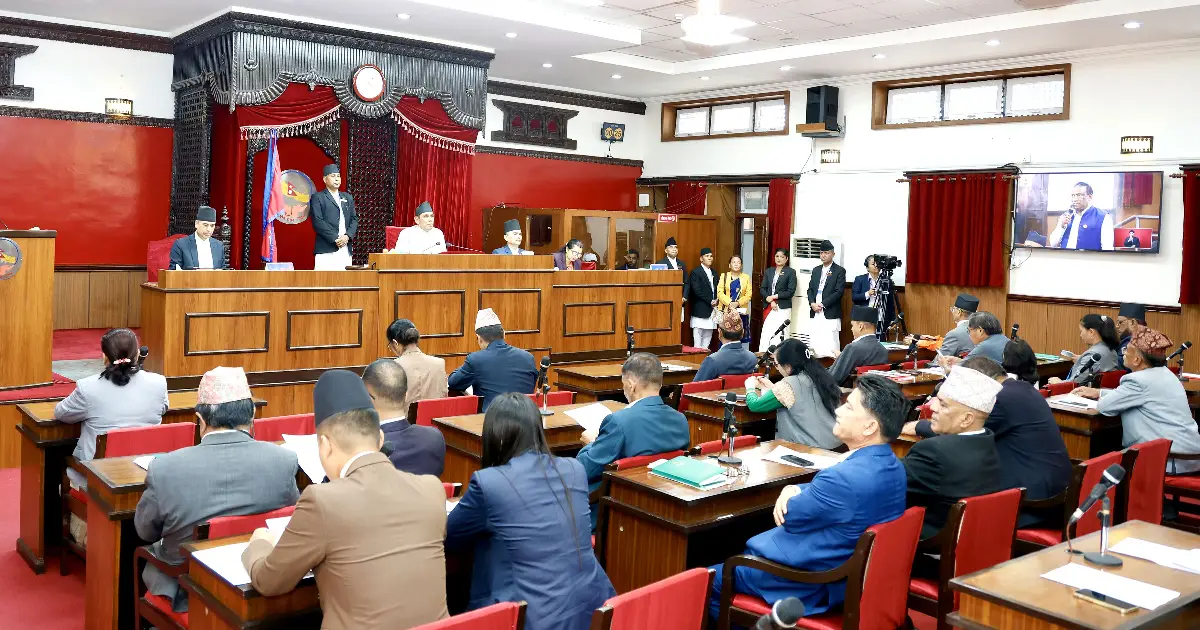 राष्ट्रियसभामा प्रस्तुत हुन नसकेका विभिन्न मन्त्रालयका प्रश्नका उत्तर गृहमन्त्री गुरुङद्वारा टेबल