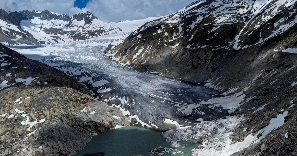 स्विस हिमनदीमा यस वर्ष ५.५ प्रतिशत बरफ घट्यो, तीव्र जलवायु परिवर्तनले हिमनदी संकटमा